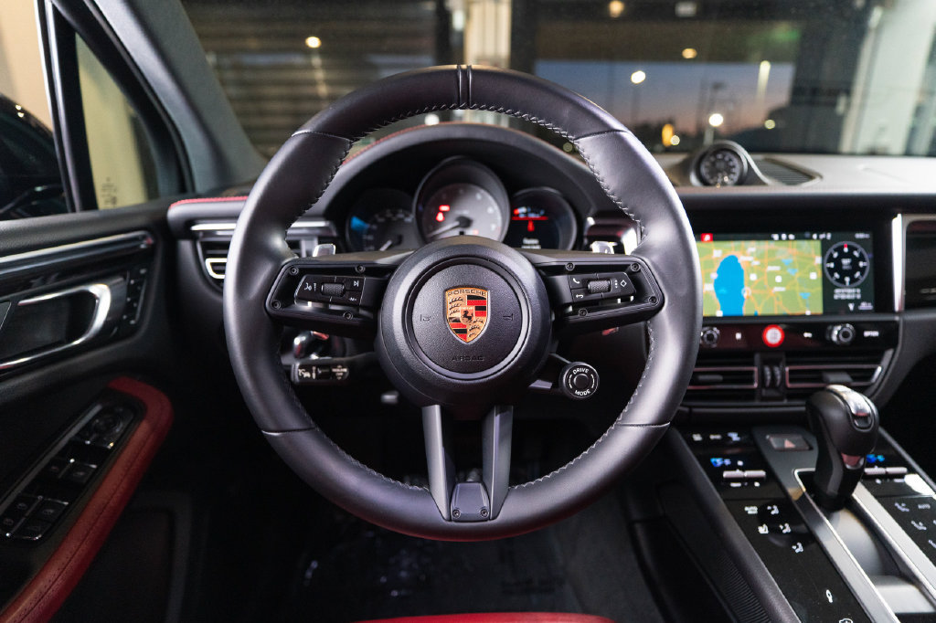 Certified 2023 Porsche Macan S AWD/4WD image 32