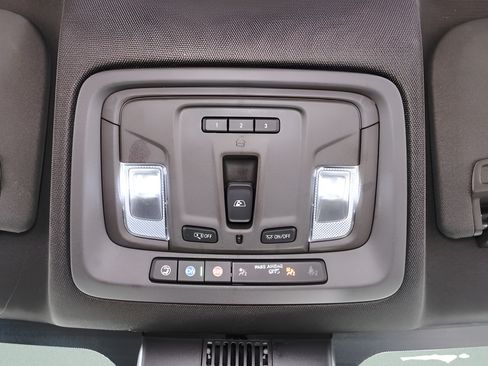 Used 2022 Chevrolet Silverado 1500 LTZ w/ LTZ Convenience Package II AWD/4WD image 19