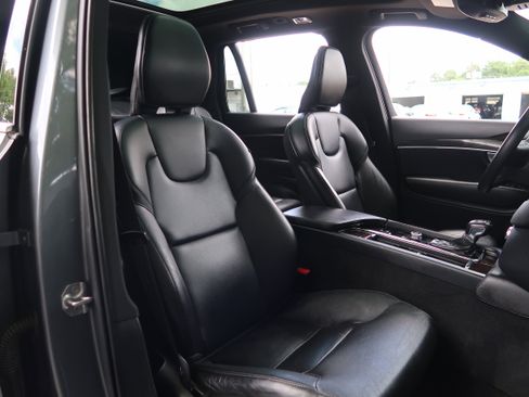 Used 2019 Volvo XC90 T5 Momentum w/ Protection Package Premier FWD image 13