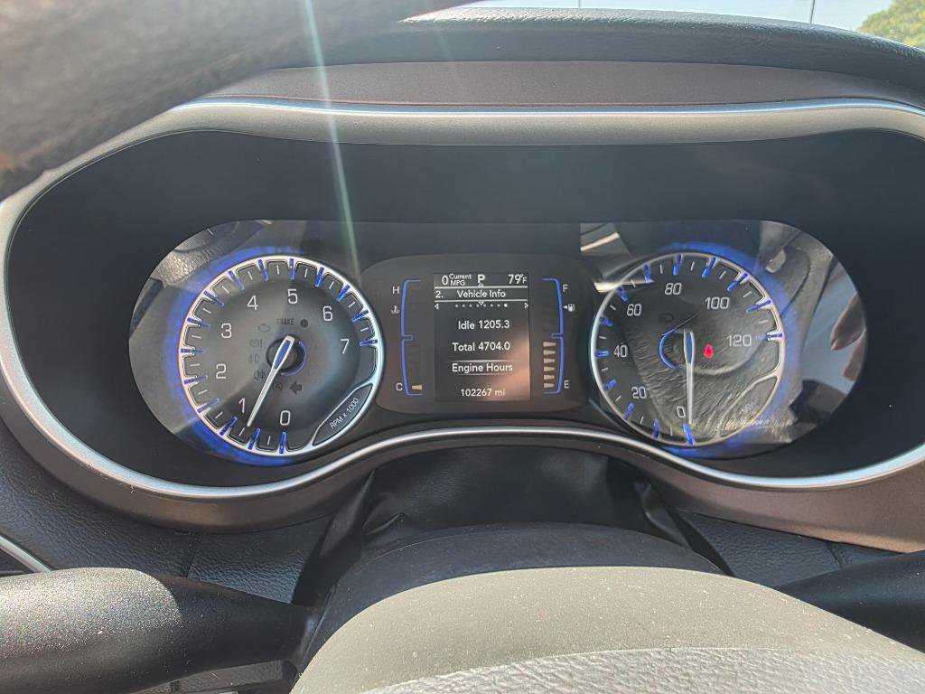 Used 2018 Chrysler Pacifica LX w/ Tire & Wheel Group FWD image 14