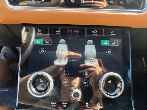 Used 2019 Land Rover Range Rover Velar R-Dynamic SE image 34