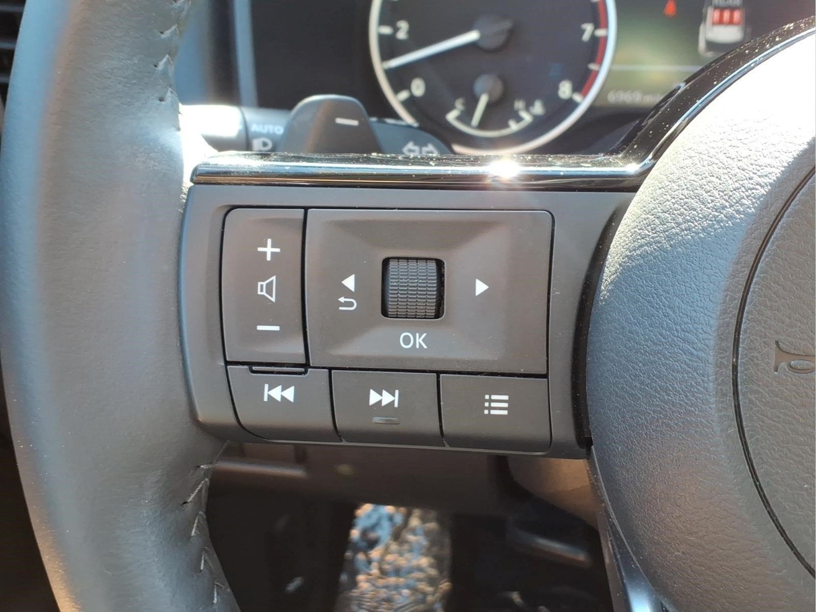 Certified 2023 Nissan Rogue SV w/ SV Premium B Package AWD/4WD image 15