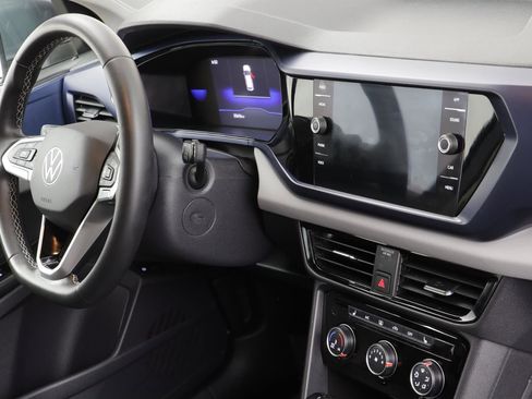 Certified 2023 Volkswagen Taos SE w/ Black Wheel Package image 21