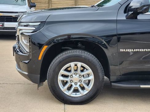 Used 2025 Chevrolet Suburban LS RWD image 15