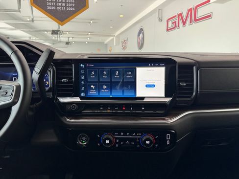 Used 2024 Chevrolet Silverado 1500 LT AWD/4WD image 18