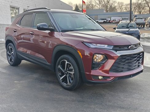 Certified 2023 Chevrolet TrailBlazer RS w/ Convenience Package image 3