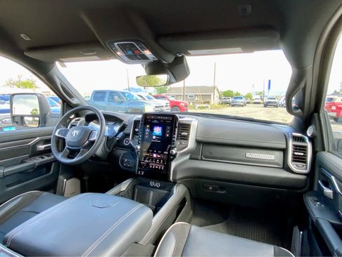 Used 2025 RAM 3500 Laramie AWD/4WD image 36