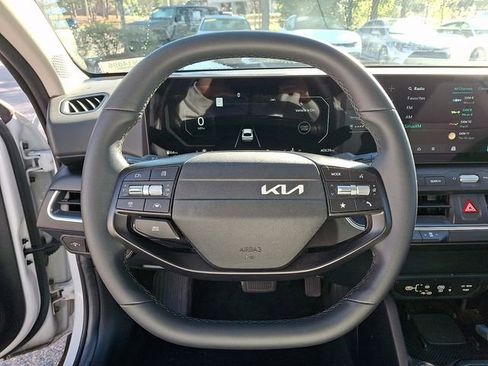 Certified 2025 Kia K4 EX image 21