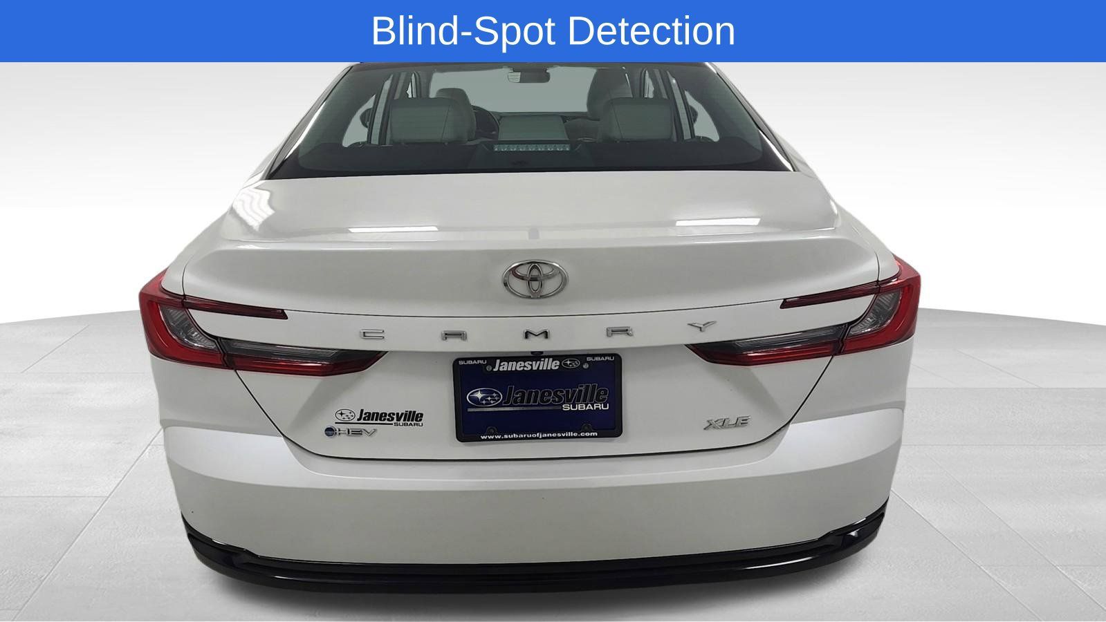 Used 2025 Toyota Camry XLE FWD image 4