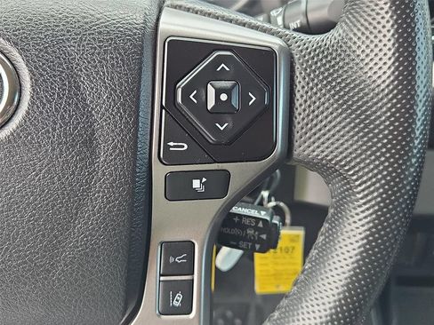 Used 2022 Toyota Tacoma SR5 RWD image 35