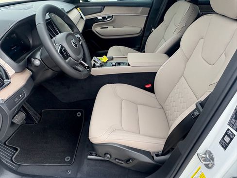 New 2026 Volvo XC90 T8 Plus w/ Protection Package Premier image 19