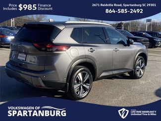 Used 2024 Nissan Rogue SL video 3