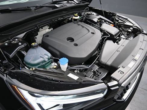 New 2025 Volvo XC40 B5 Core w/ Protection Package Premier image 38