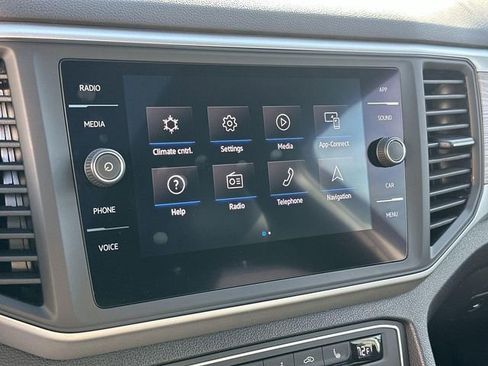 Used 2021 Volkswagen Atlas Cross Sport SE w/ Panoramic Sunroof Package image 40