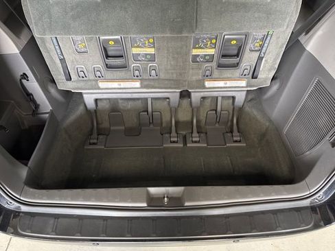 Used 2017 Toyota Sienna XLE w/ XLE Navigation Package image 11