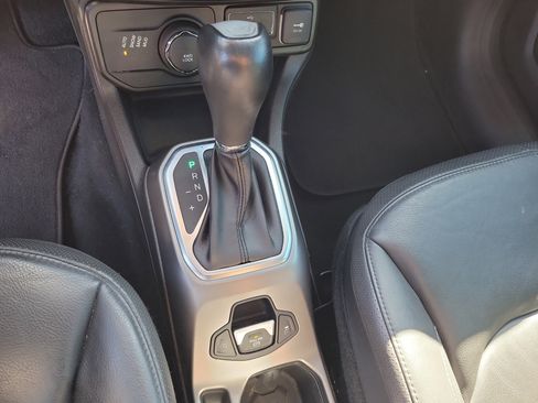 Used 2019 Jeep Renegade Limited w/ Quick Order Package 22P image 24