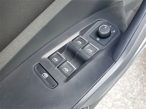 Certified 2023 Volkswagen Jetta SE w/ Panoramic Sunroof Package image 14