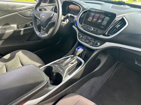Used 2017 Chevrolet Volt LT w/ Comfort Package FWD image 13