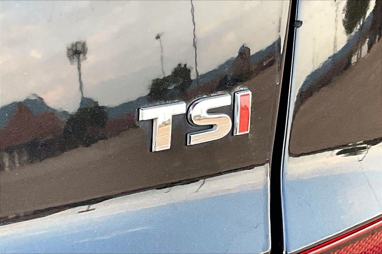 Used 2018 Volkswagen Passat 2.0T S w/ Driver Assistance Package FWD image 7