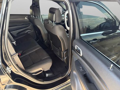 Used 2020 Jeep Grand Cherokee Laredo image 14