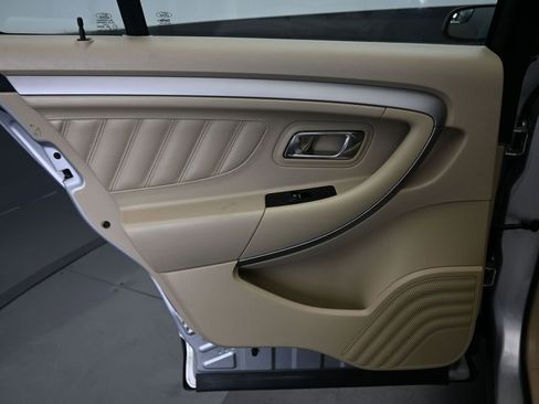 Used 2017 Ford Taurus SE image 26