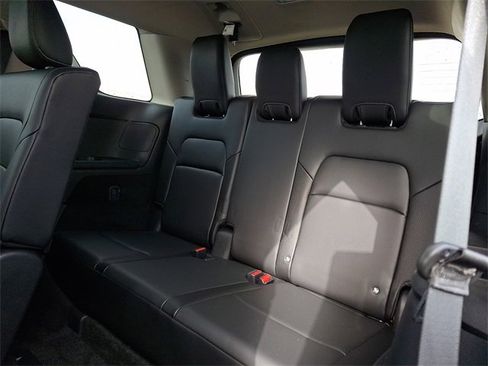 Used 2025 Nissan Pathfinder SL image 11