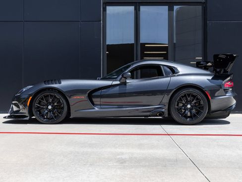 Used 2016 Dodge Viper ACR w/ Extreme Aero Package RWD image 11