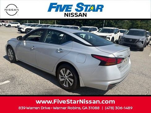 Used 2025 Nissan Altima 2.5 S FWD image 13