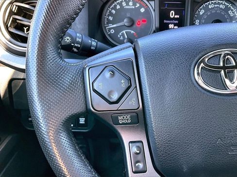 Used 2022 Toyota Tacoma TRD Sport w/ Technology Package image 11