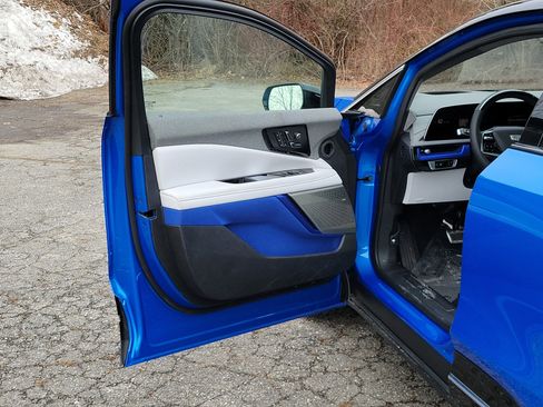 New 2026 Cadillac Optiq Luxury 2 image 17