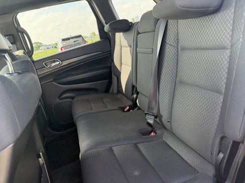 Used 2019 Jeep Grand Cherokee Laredo AWD/4WD image 28