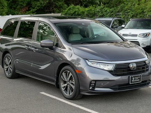 Used 2023 Honda Odyssey Touring image 9