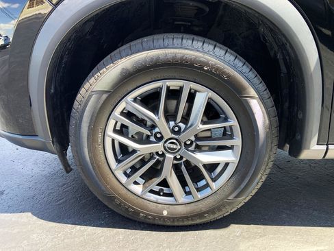 Used 2024 Nissan Rogue S AWD/4WD image 4