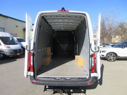 Used 2021 Freightliner Sprinter 2500 image 5