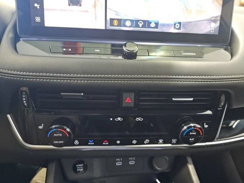 Certified 2025 Nissan Rogue SL w/ SL Premium Package AWD/4WD image 15