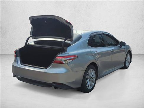 Used 2018 Toyota Camry LE w/ Convenience Package FWD image 8