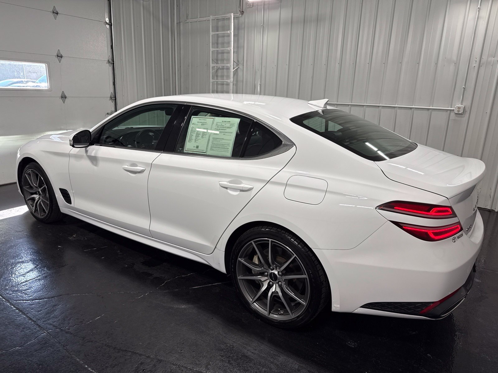 Used 2025 Genesis G70 2.5T AWD/4WD image 2