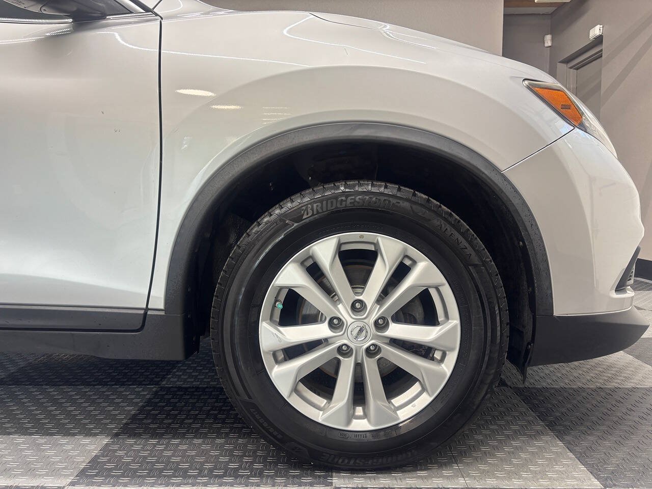 Used 2015 Nissan Rogue SV AWD/4WD image 5