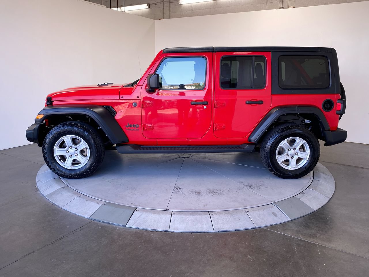 Used 2022 Jeep Wrangler Unlimited Sport AWD/4WD image 2