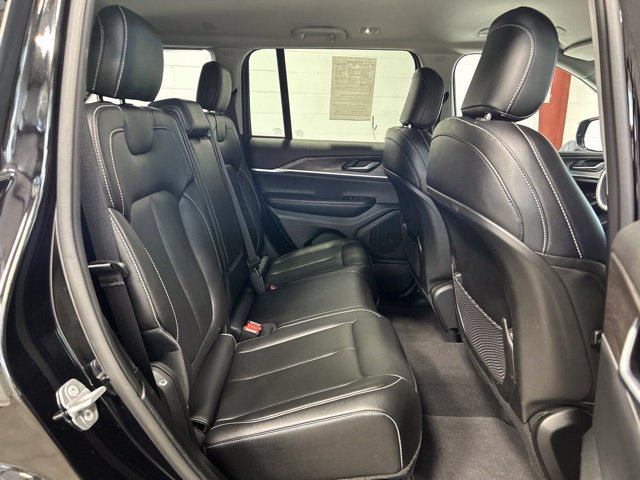 Used 2023 Jeep Grand Cherokee Limited AWD/4WD image 18