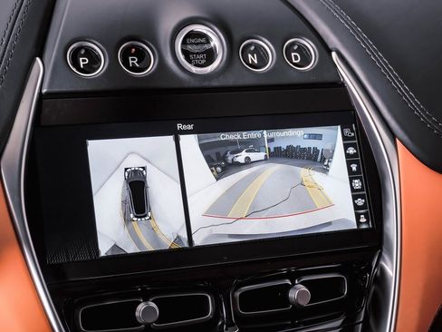 Used 2023 Aston Martin DBX image 25