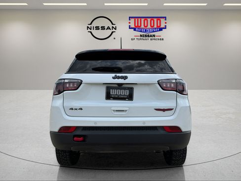 Used 2025 Jeep Compass Trailhawk AWD/4WD image 3