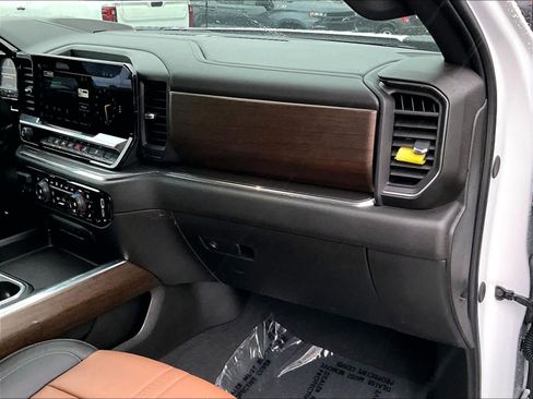 Used 2024 Chevrolet Silverado 2500 High Country w/ High Country Premium Package image 13