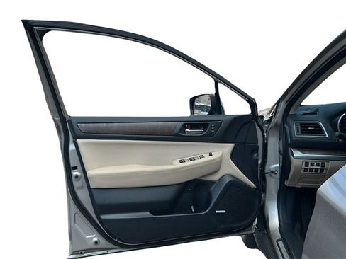 Used 2017 Subaru Outback 2.5i Limited image 14