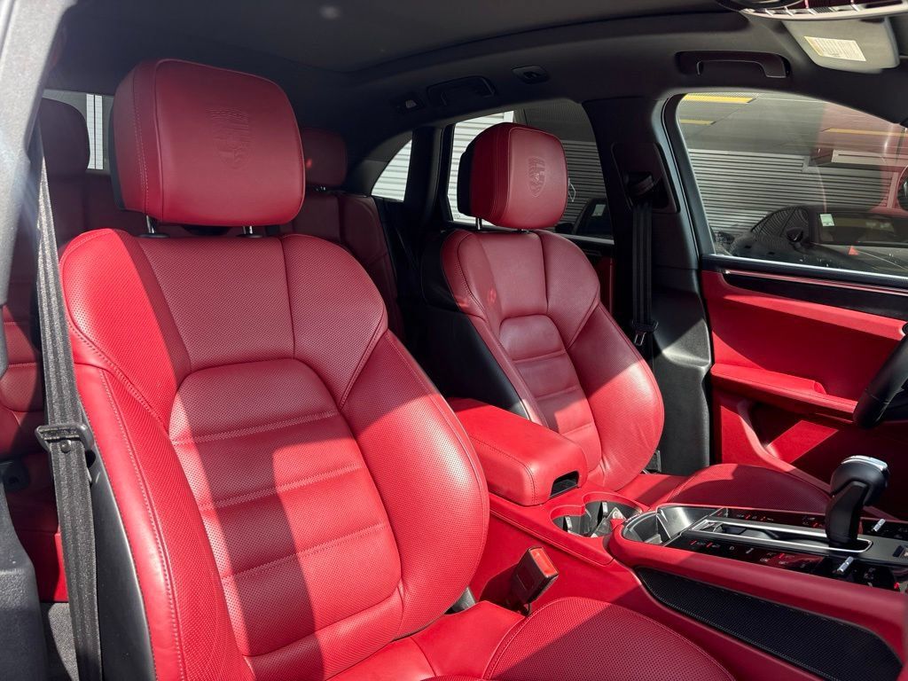Used 2025 Porsche Macan GTS AWD/4WD image 15