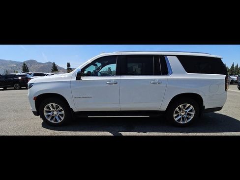 Used 2022 Chevrolet Suburban Premier AWD/4WD image 4