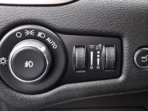 Used 2021 Jeep Cherokee Latitude Lux w/ Sun & Sound Group AWD/4WD image 23