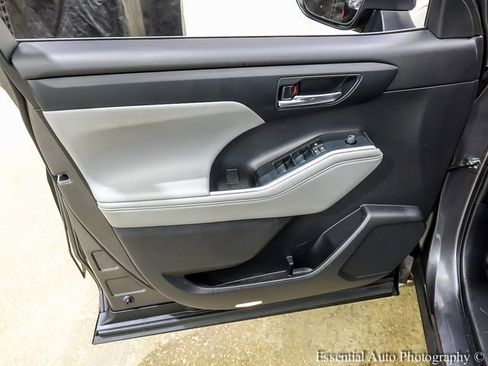 Used 2022 Toyota Highlander XLE image 20