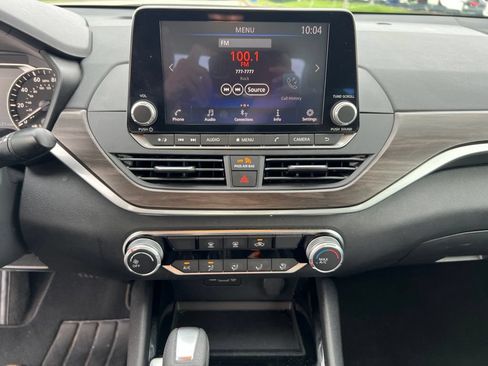 Used 2024 Nissan Altima 2.5 SV FWD image 8