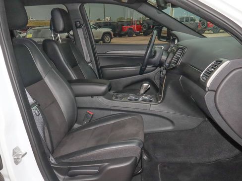 Used 2022 Jeep Grand Cherokee Laredo X AWD/4WD image 24